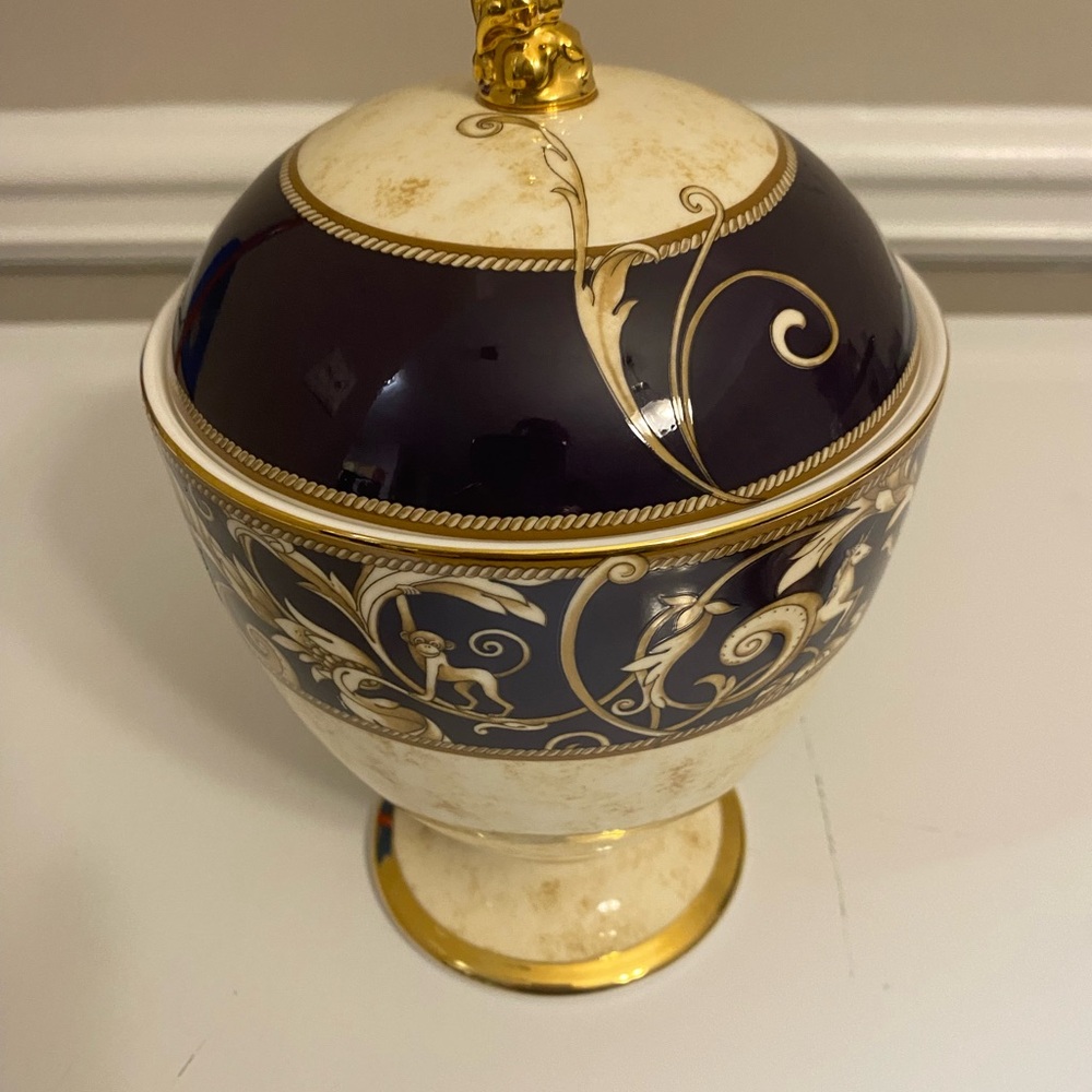 Elegant Black and Gold Decorative Jar